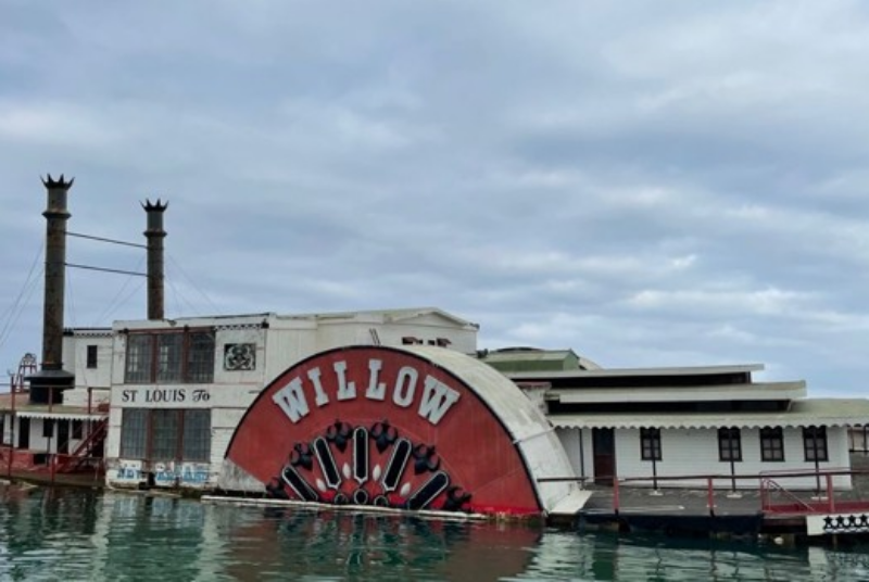 Barco wilow amarrado en el Puerto Deportivo de Benalmadena