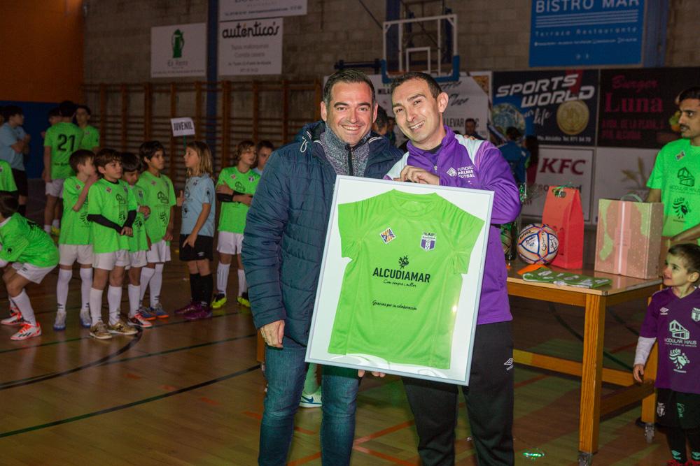 Fotografía donde se muestra el patrocinio de Alcudiamar en la camiseta del proyecto Futsal Alcudia.