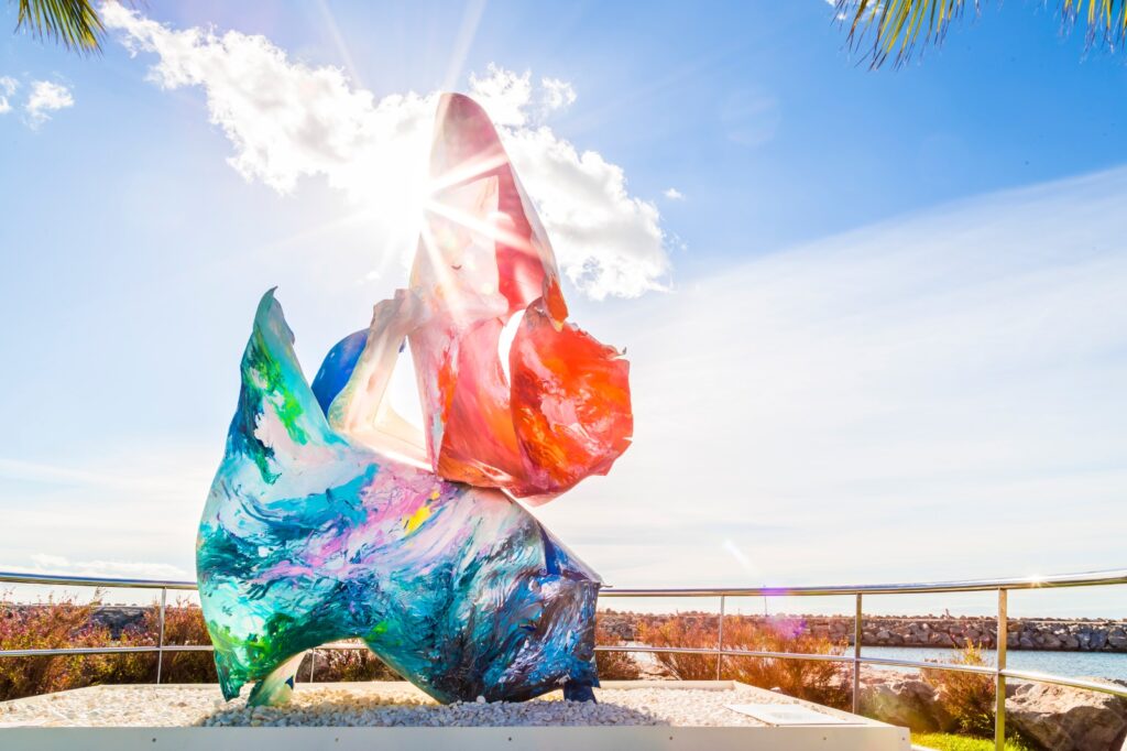 Exposición de arte en Puerto Banús que fomenta la protección de la naturaleza y medioambiente