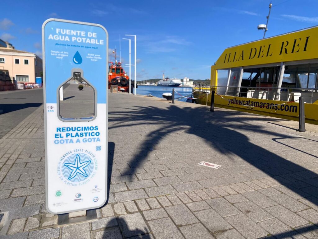 Puerto de Maó instala una fuente de agua filtrada para reducir el consumo de botellas de plástico