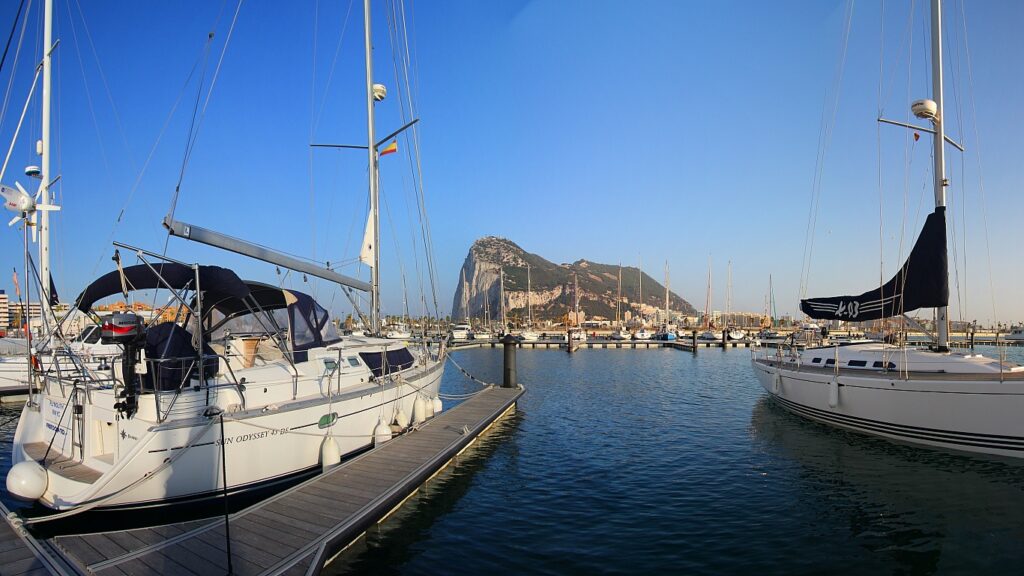 La Bandera Azul ondea en 97 puertos deportivos y turísticos españoles