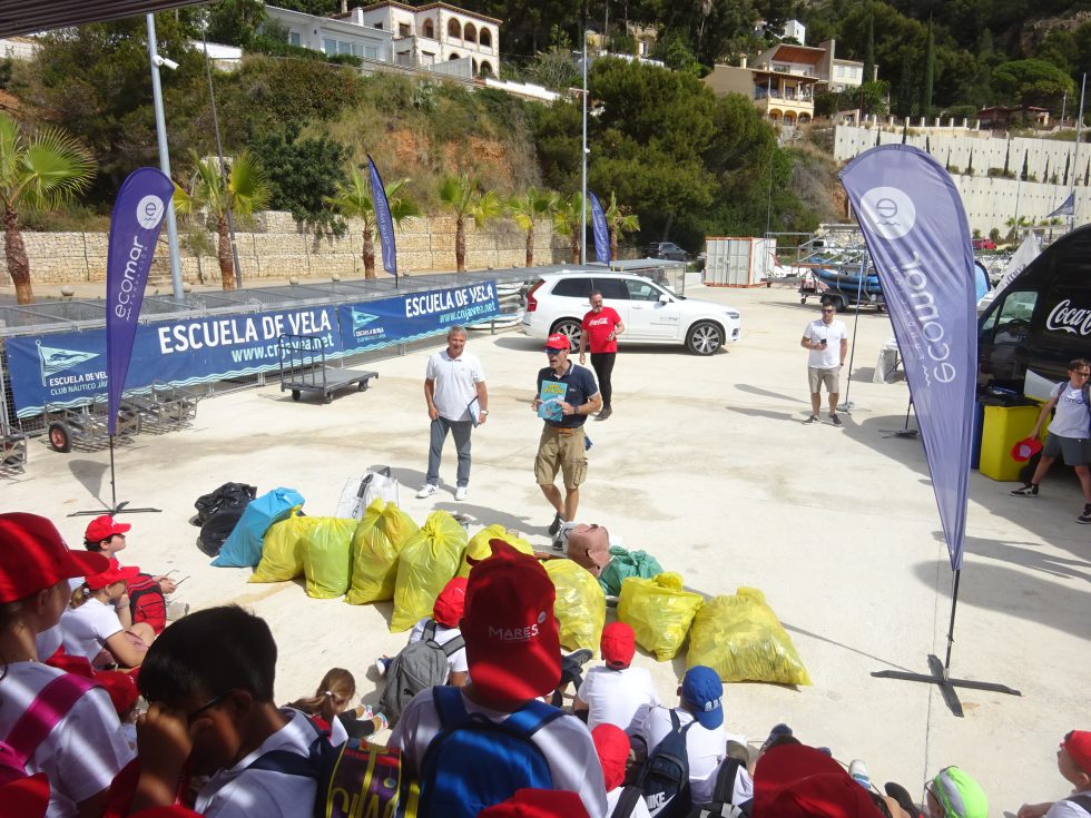 Club Náutico Jávea organiza una jornada de limpieza costera en Duanes