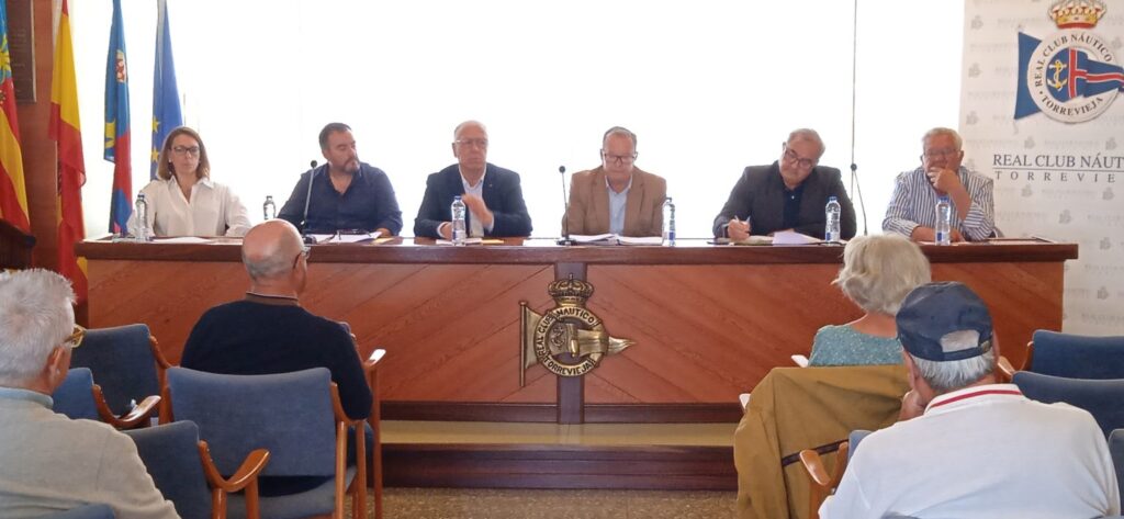 Real Club Náutico Torrevieja aprueba por unanimidad la unificación de las concesiones