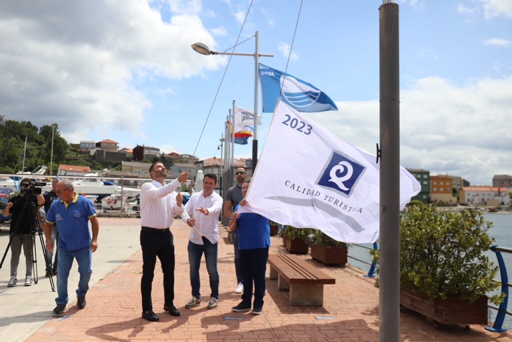 Xunta de Galicia participa en el izado de bandera azul del Club Náutico Boiro-Marina Cabo de Cruz