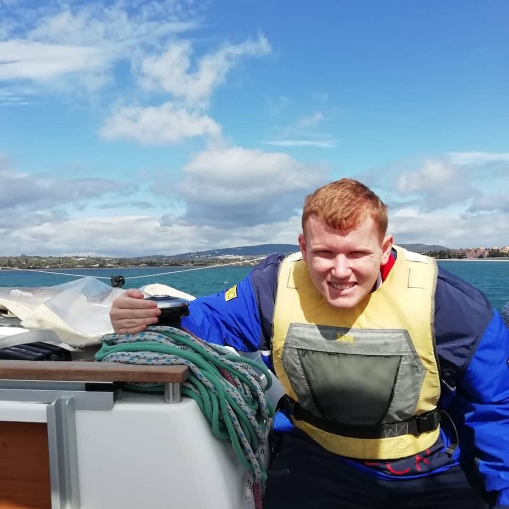 Autismo Estepona navega en la Escuela de Vela Adaptada de Puerto Sotogrande