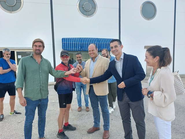 Club de Remo Barbate estrena su nueva sede en el puerto deportivo barbateño