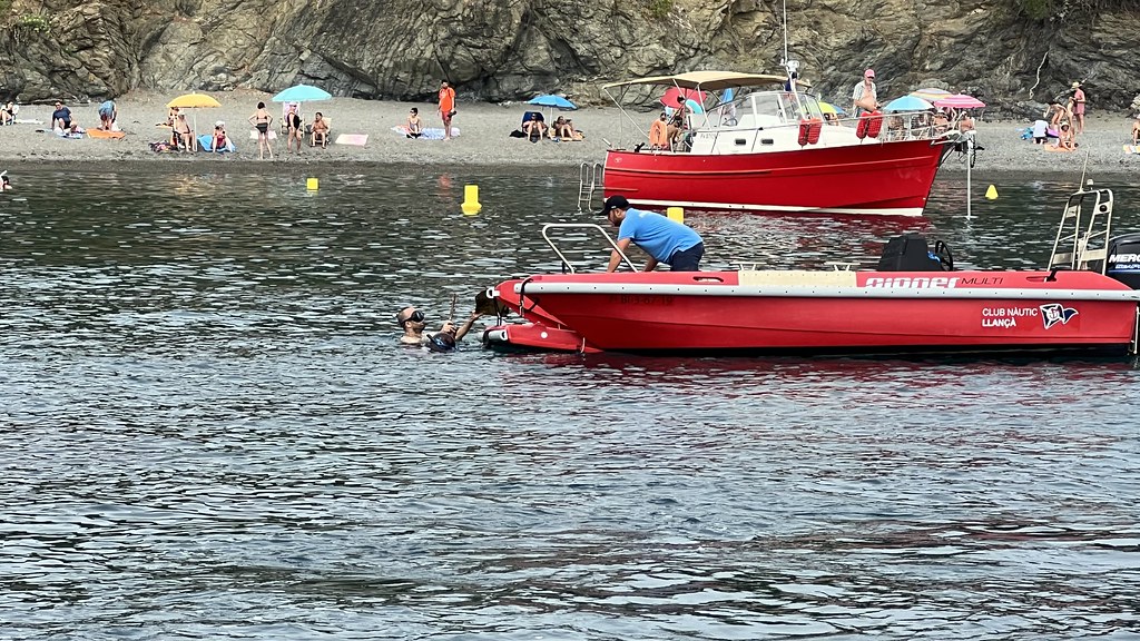 Club Nàutic Llançà realiza una limpieza del fondo marino de las playas de la Farrella i del Morer
