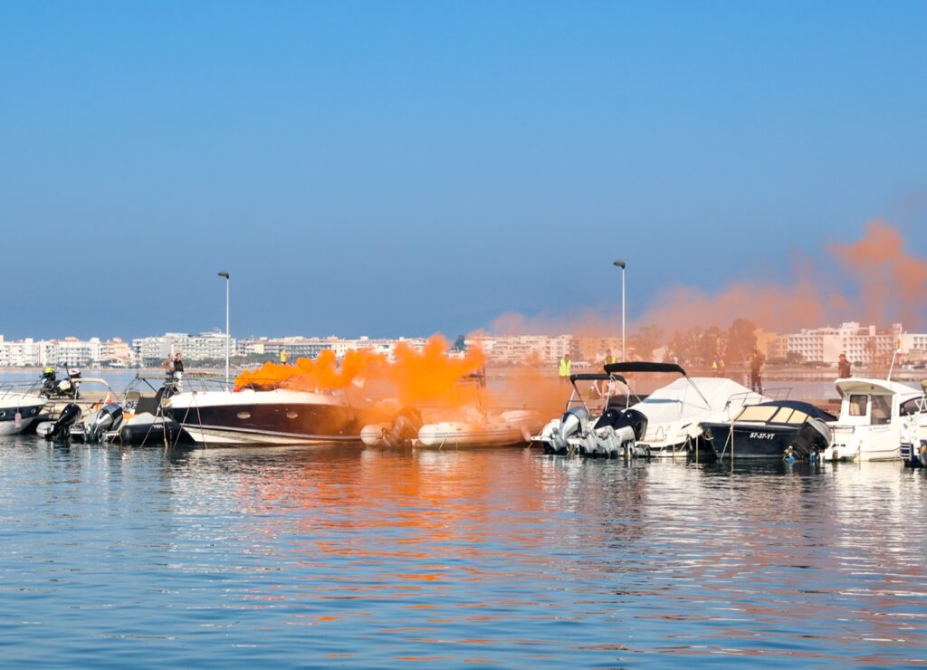 Port Roses realiza un simulacro de incendio en una embarcación de recreo