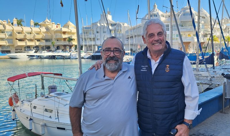 El Delegado de la Real Liga Naval Española en Málaga acude al Puerto Deportivo de Benalmádena para manifestar el apoyo al proyecto
