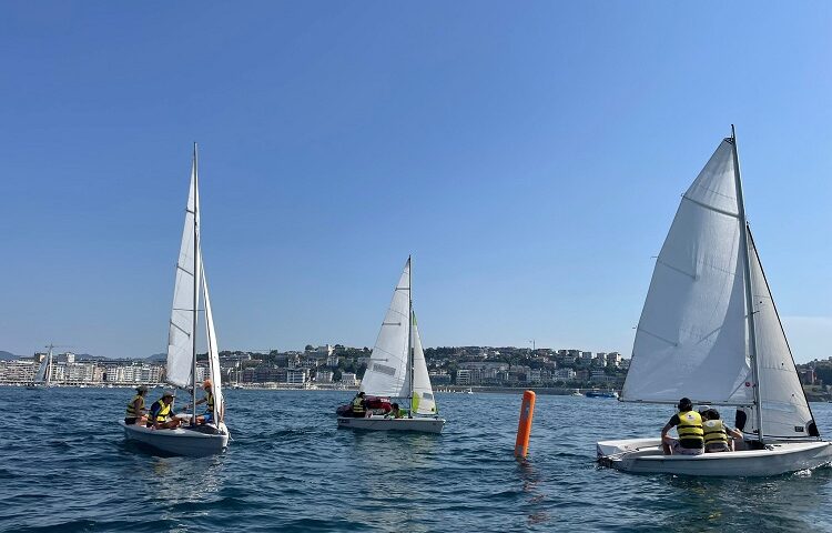 Curso de Iniciación de Vela para Adultos en el RCN de San Sebastián