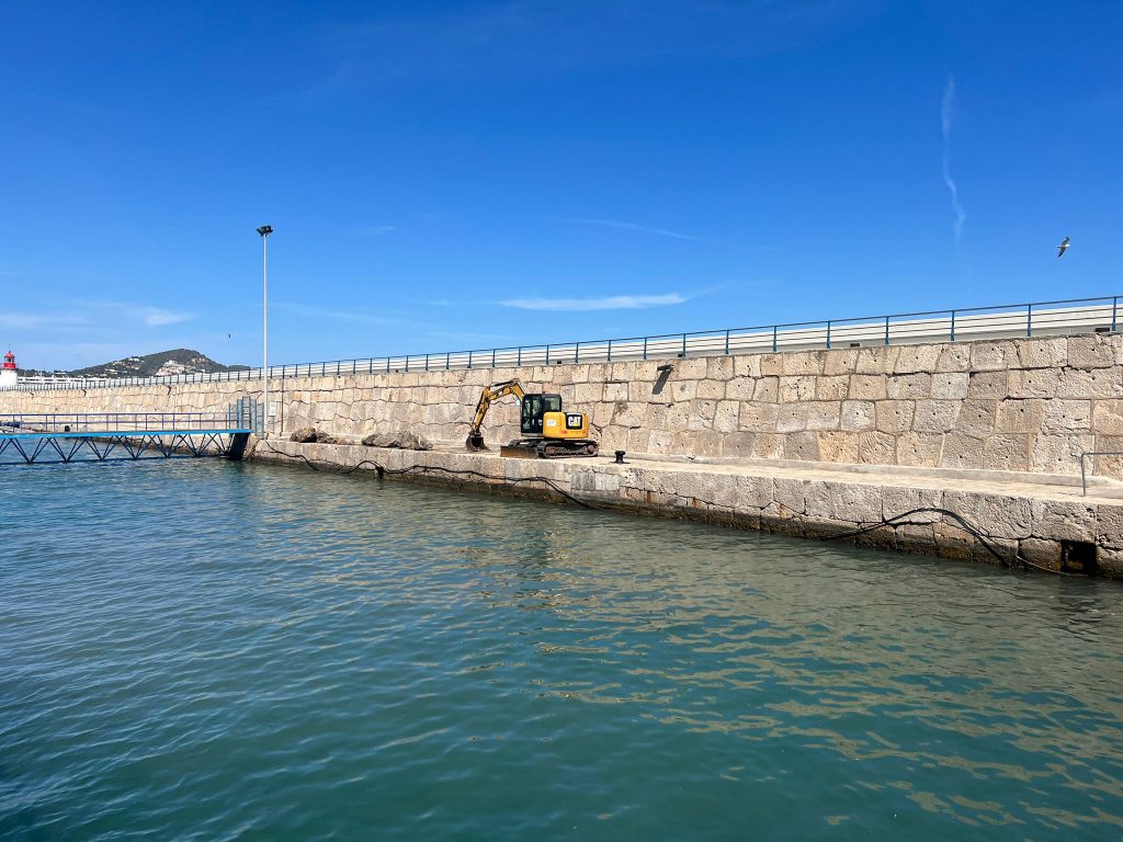 APB mejora el dique de abrigo en Puerto de Eivissa 