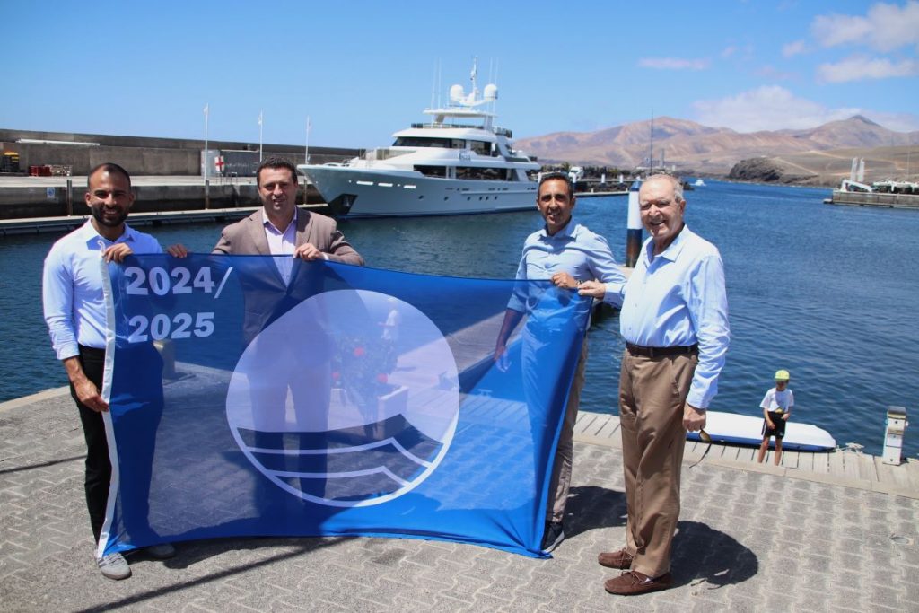 Puerto Calero renueva su bandera azul por 29º año consecutivo