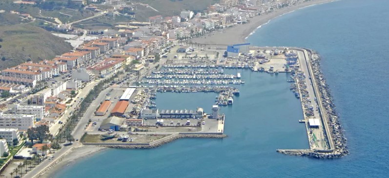 Puerto deportivo de Caleta de Vélez renovará sus pantalanes 