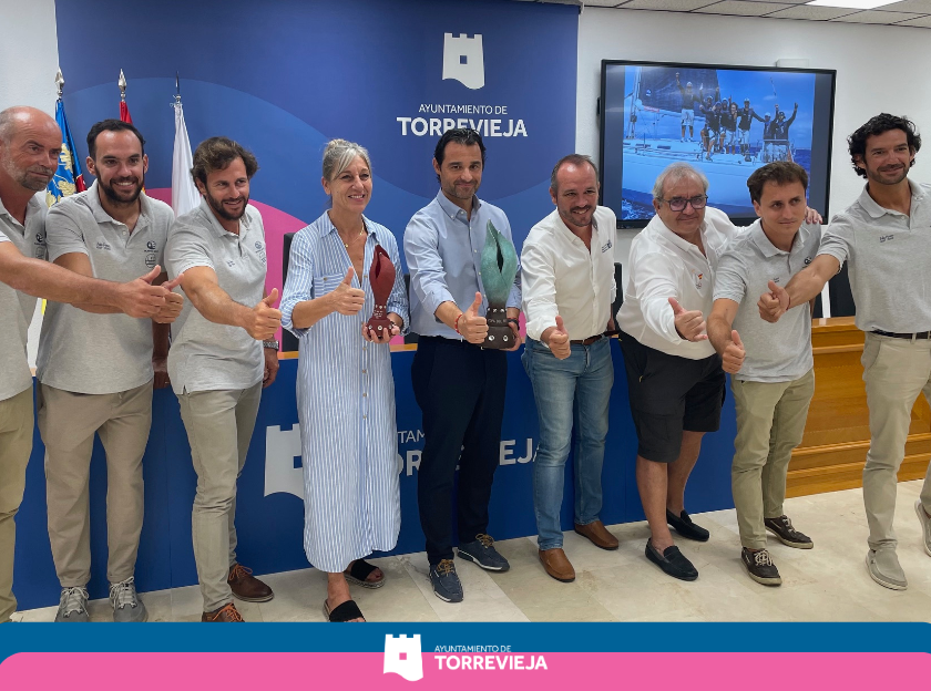 La tripulación del FALA POUCO, recibida en el Ayuntamiento de Torrevieja