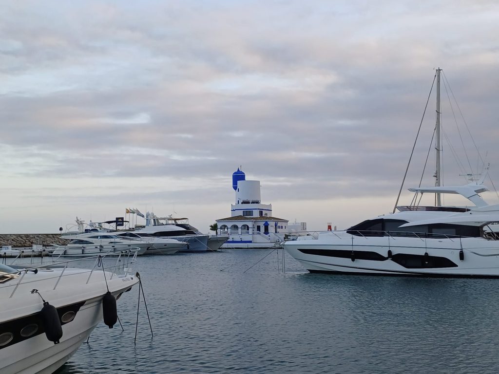 Puerto de La Duquesa acoge una Jornada de Formación en Emergencias