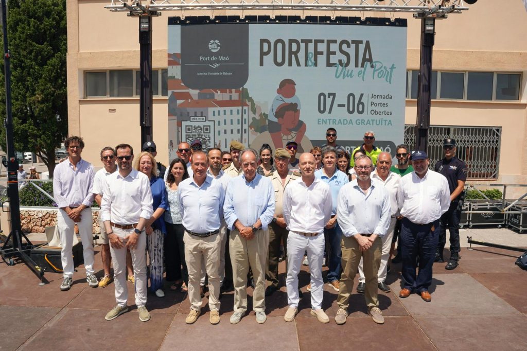 Gran acogida en la primera Jornada de Puertas Abiertas del puerto de Maó
