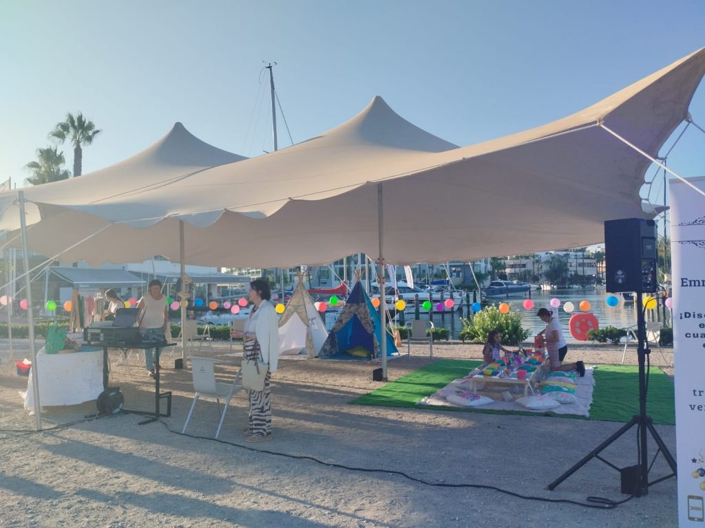 Talleres de creatividad y reciclaje despiertan el ingenio infantil en Puerto Sotogrande