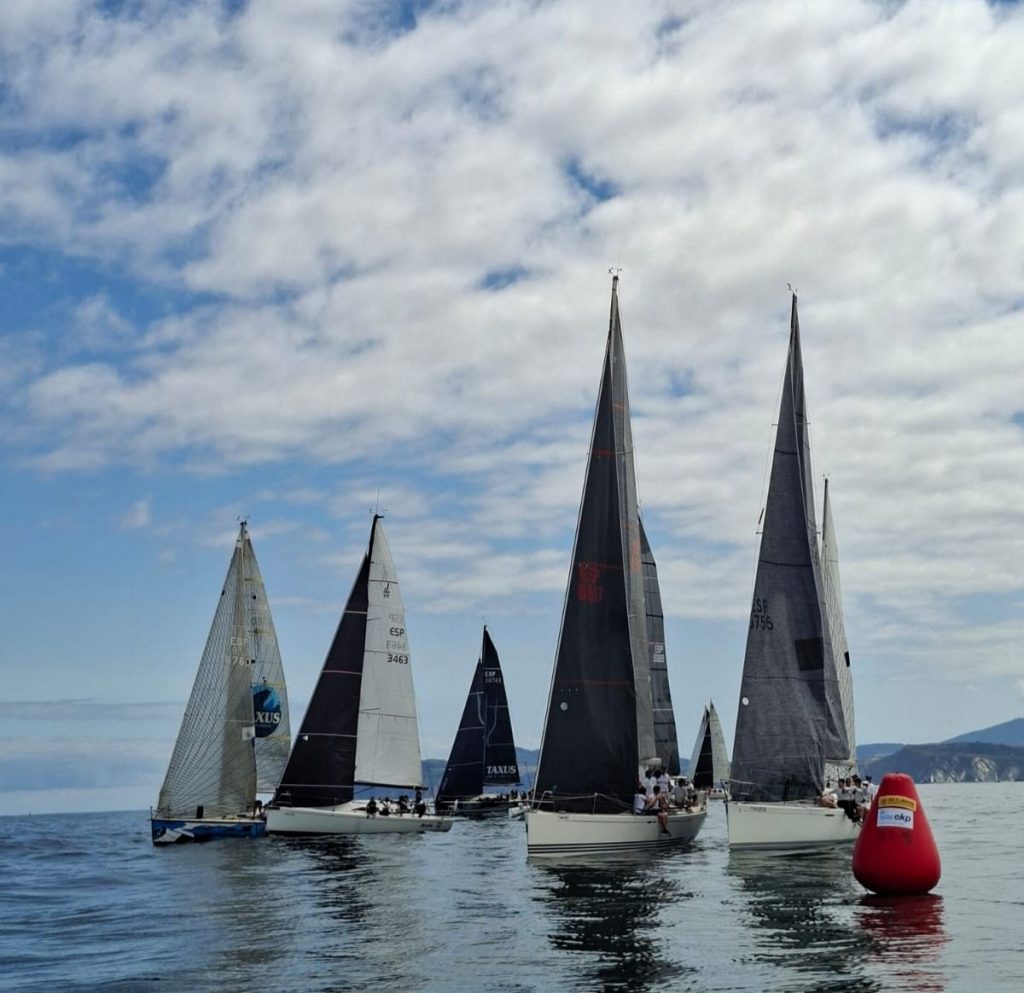 La Regata Cantábrica 6º Trofeo Aproches comienza en aguas del Abra