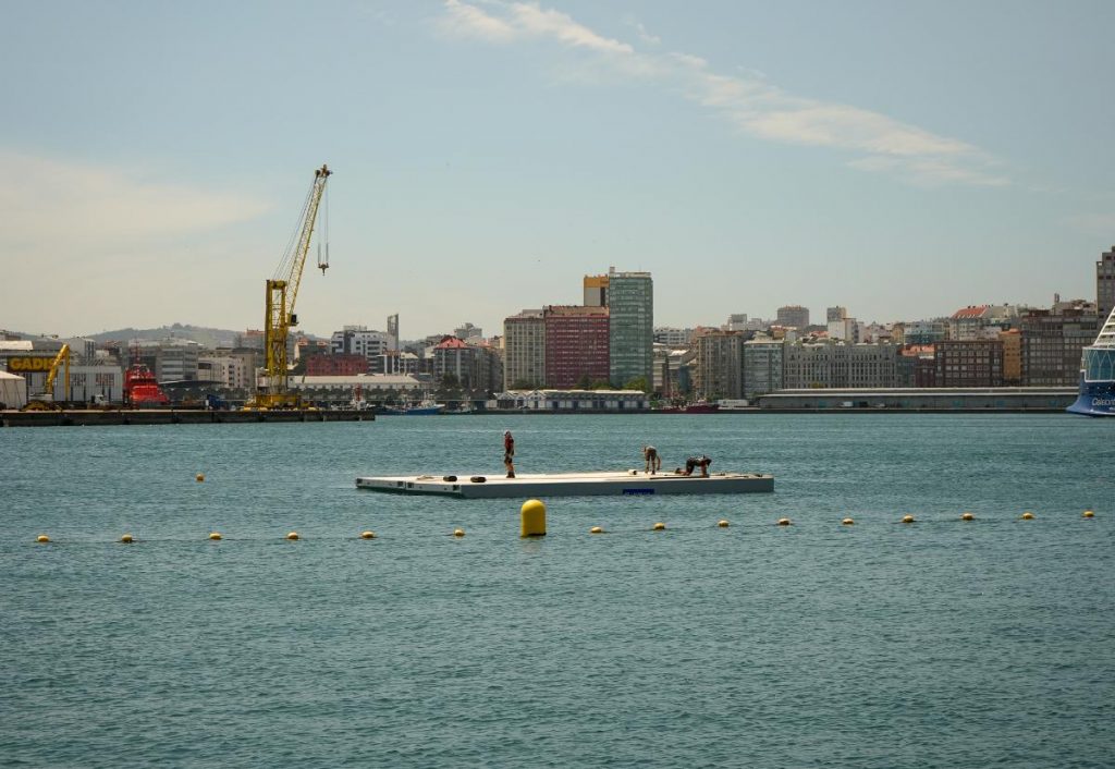 La Xunta inicia la instalación de los pantalanes flotantes del Parrote en A Coruña