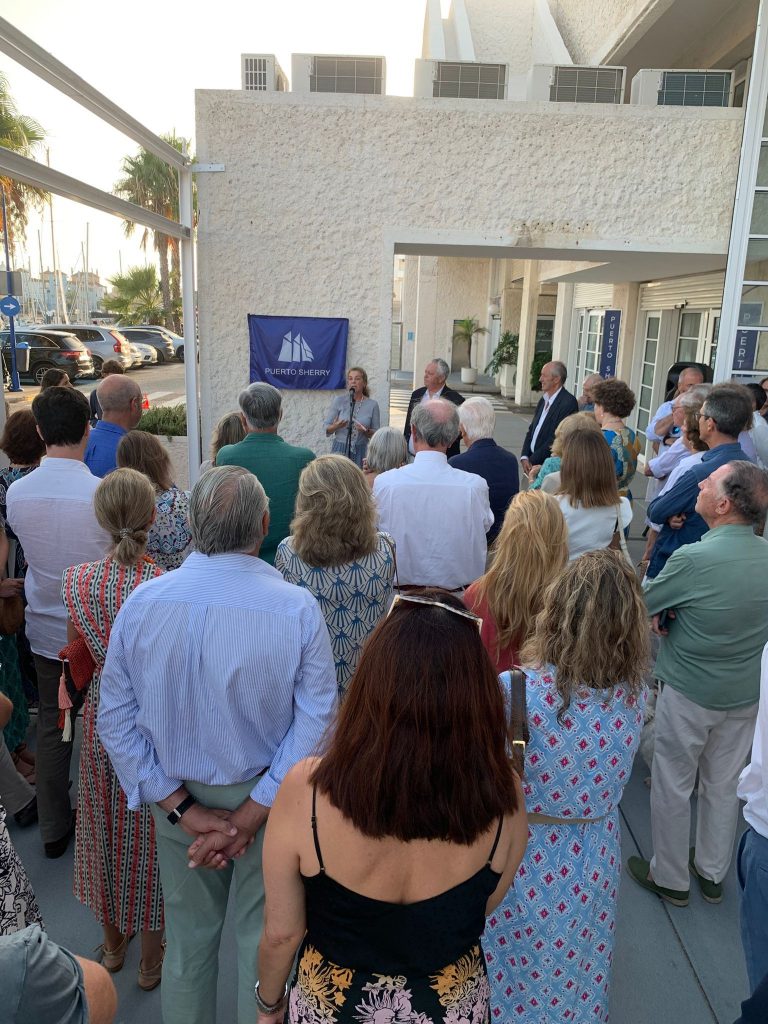 Puerto Sherry homenajea a José María Ybarra en la presentación del libro “Los orígenes de Puerto Sherry”