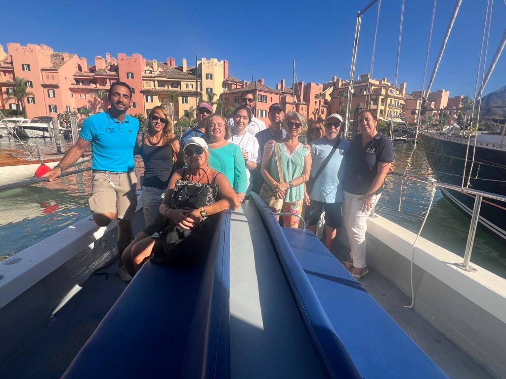 Puerto Sotogrande acerca la experiencia náutica adaptada a personas ciegas