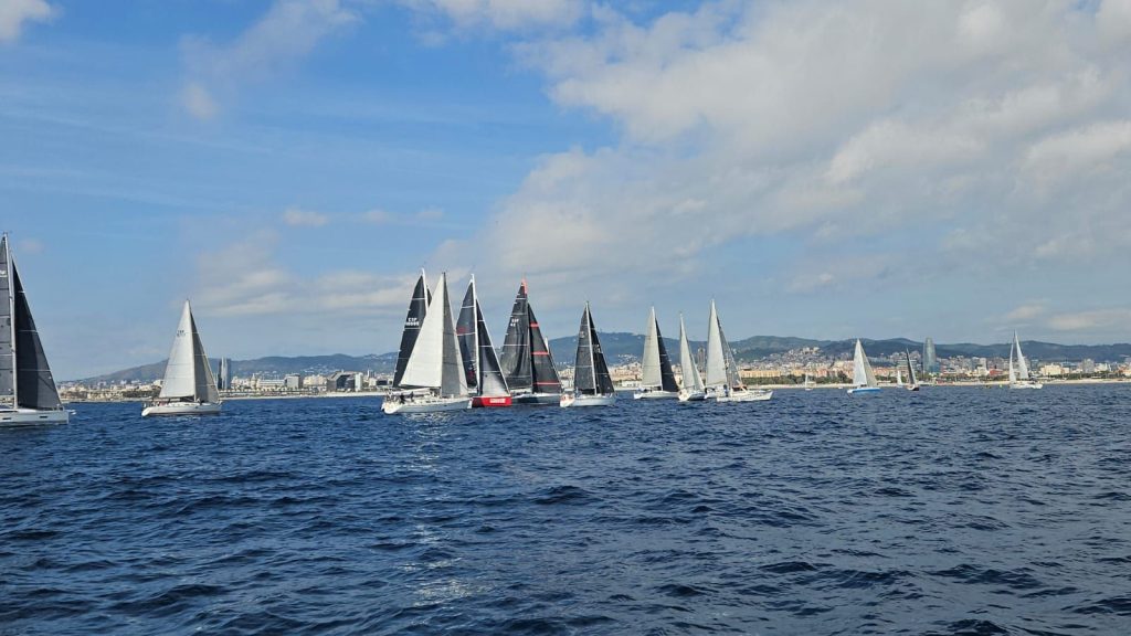 Más de 120 familias participan en la Regata por el Alzheimer en Barcelona