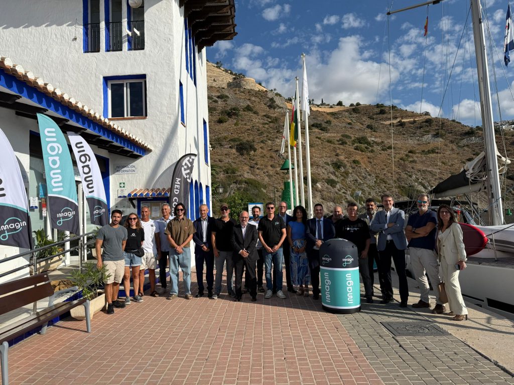 Los primeros arrecifes de coral naranja en Europa se presentan en el Puerto Marina del Este